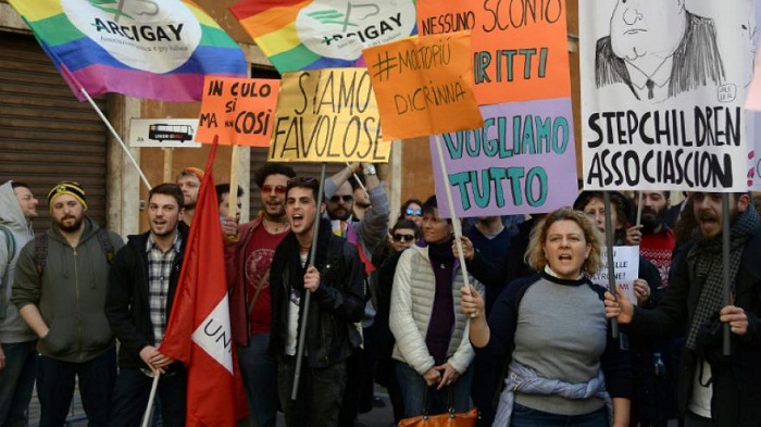 Italie: l`union gay bientôt adoptée